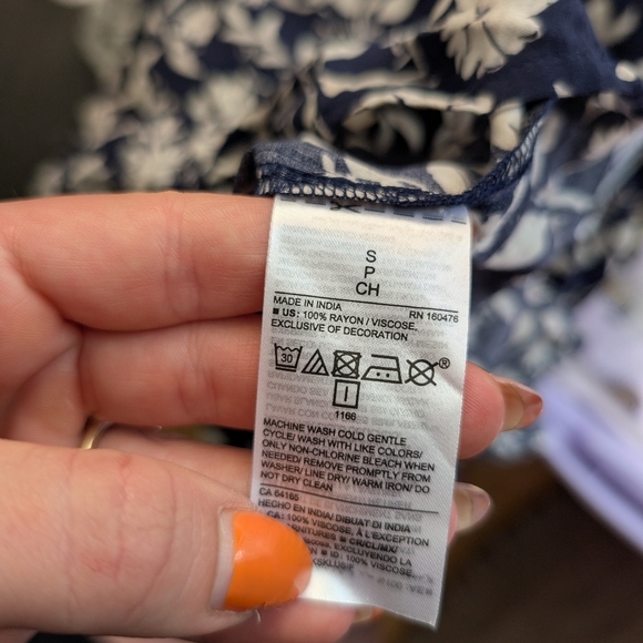 NWT Old Navy Blue and White Floral Blouse Peasant Style Tiered Flowy Boho Small - Picture 8 of 10